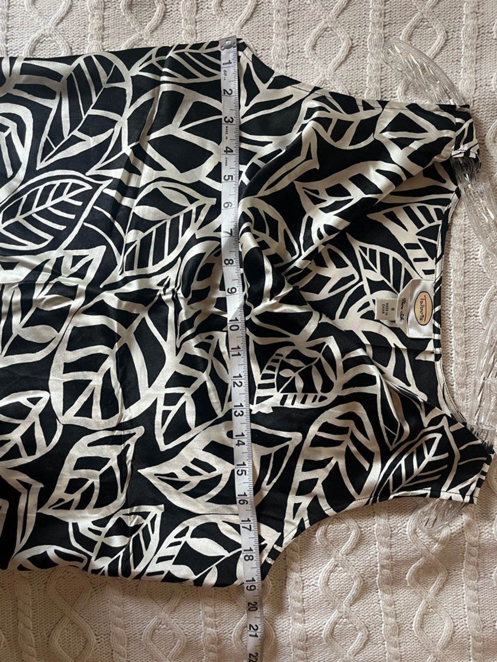 Talbots Silk BW Leaf Print Draped Neck Sleeveless Top Women’s Size 8 - Picture 14 of 14